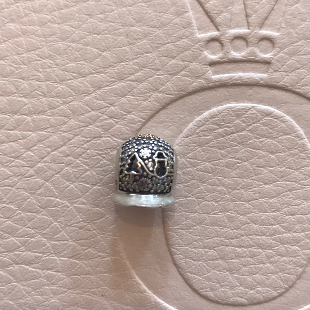 LIMITED EDITION Pandora 2015 Holiday Charm